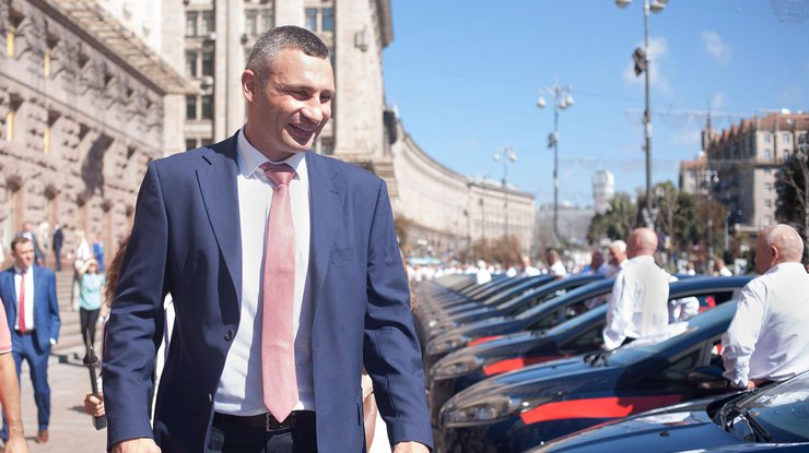 Киевские медучреждения получили 100 новых автомобилей Ford Fiesta