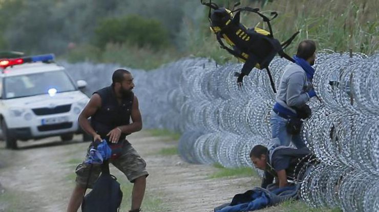 Венгрия построит новую "стену" на границе с Сербией