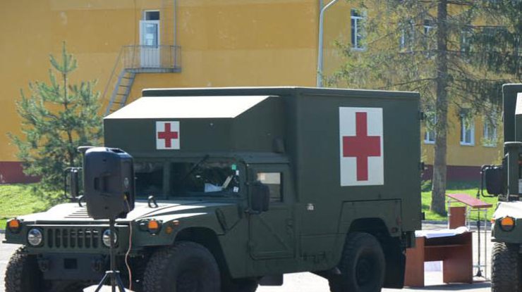 США передали Украине машины медицинской эвакуации 