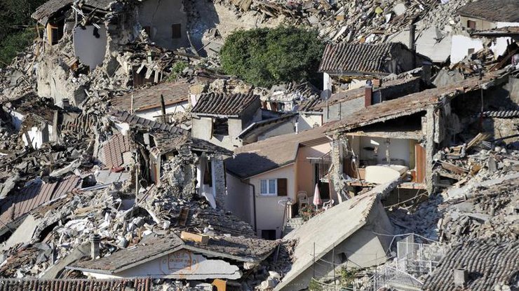 В Италии 281 человек погиб в результате землетрясения 