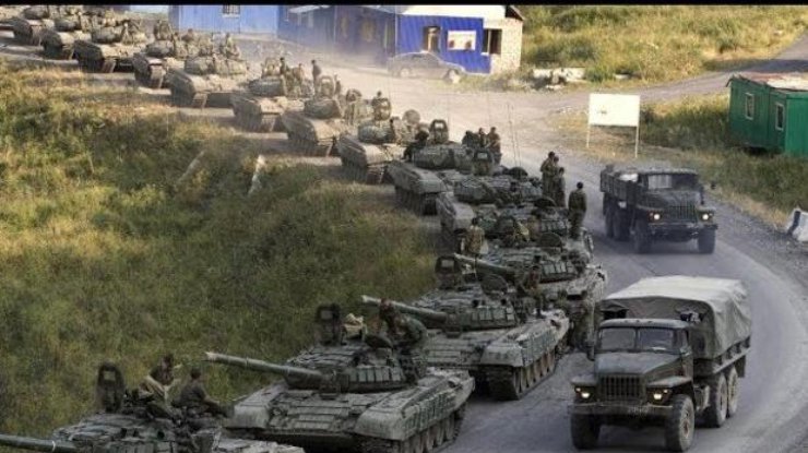 К украинско-российской границе стягивают сотни танков 