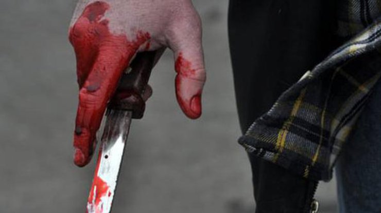 В Хмельницком мужчина ранил ножом в троллейбусе 12-летнюю девочку