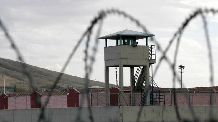 Власти Турции освобождают места в тюрьмах для причастных к госперевороту