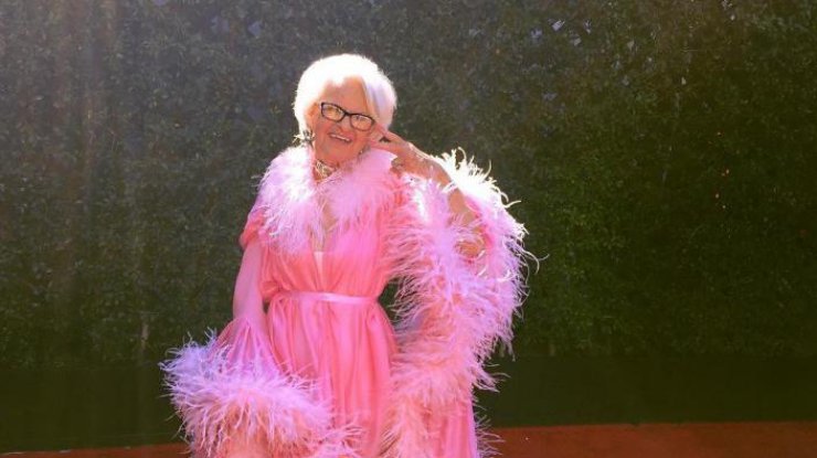 88-летняя звезда соцсетей шокировала нарядом на премии MTV