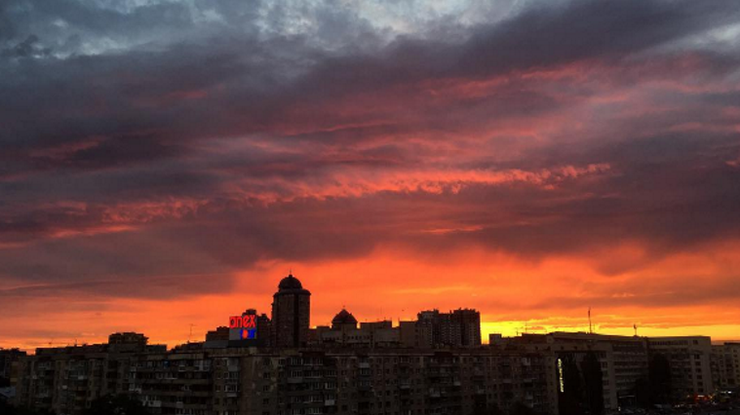 Киев накрыл невероятной красоты закат 
