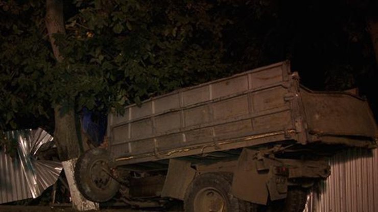 На Прикарпатье грузовик сбил полицейского