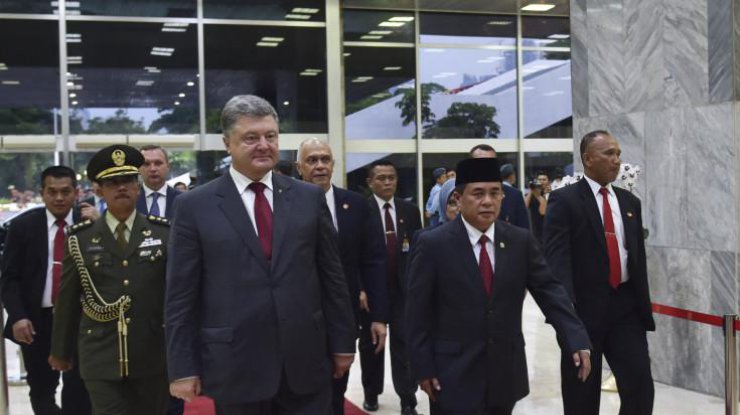 Порошенко призвал индонезийских парламентариев защитить крымских татар