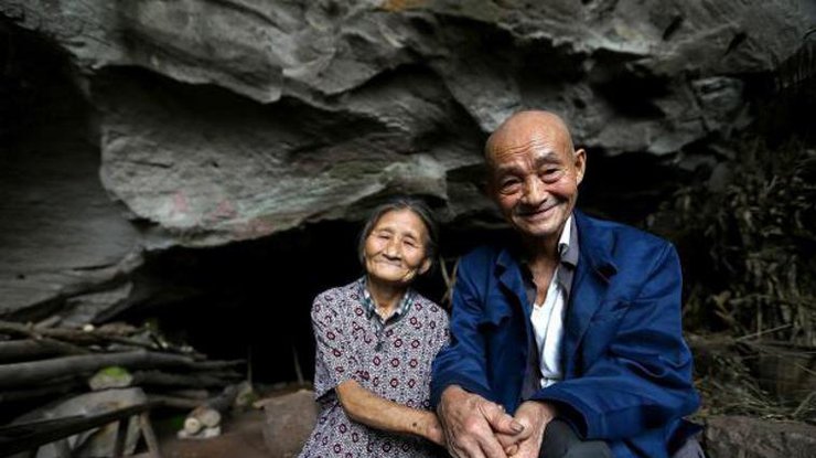 Супруги из Китая прожили 54 года в пещере 