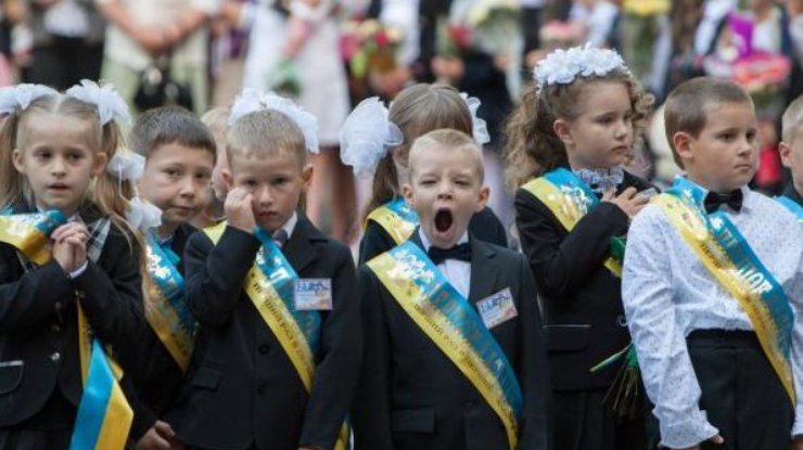 Дети на Донбассе все больше изучают украинский язык 