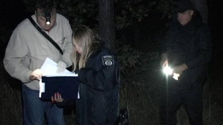 В Киеве в лесу обнаружили труп мужчины в крови