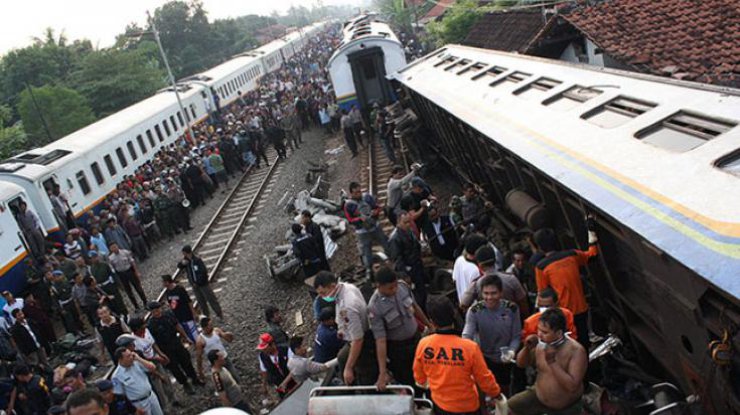 В Алжире столкнулись два поезда