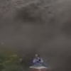 Страшное видео: в Китае приливная волна накрыла несколько десятков человек