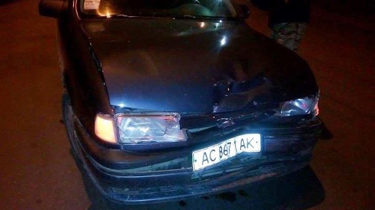 В Луцке пьяный военком разбил головой стекло авто