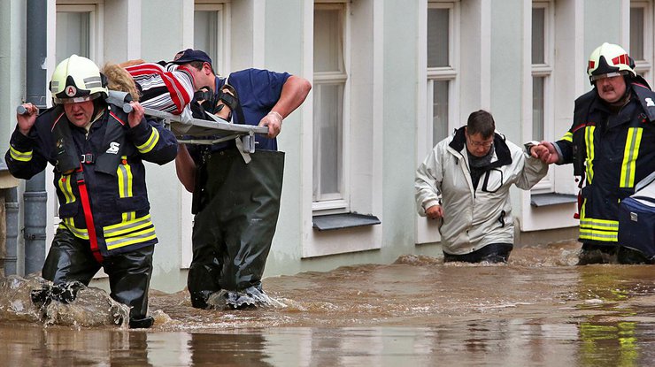 В США из-за наводнений массово эвакуируют людей 