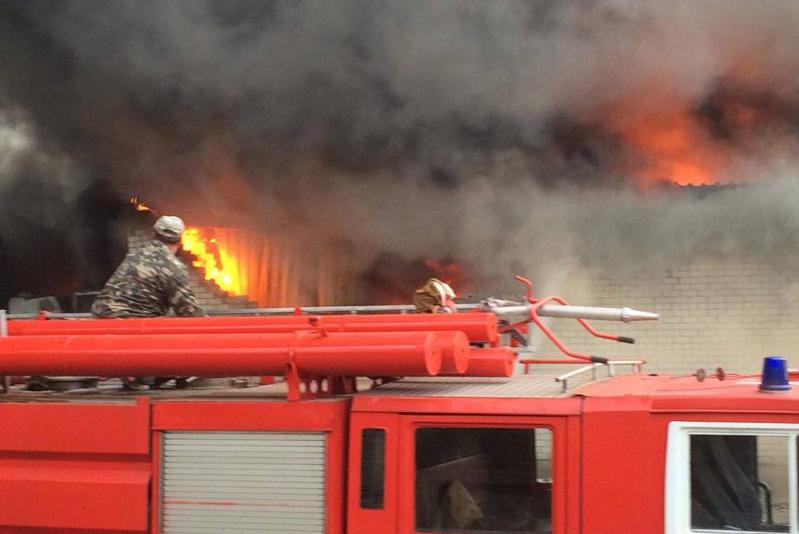 Под Киевом на складе произошел сильный пожар
