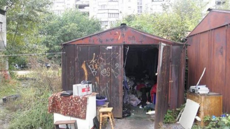 В гараже Киева нашли тела женщины и мужчины