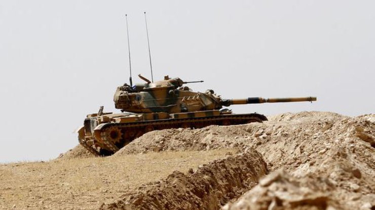 Турция отправила колонну танков в Сирию 