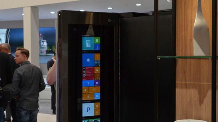 В Берлине представили новый холодильник с Windows 10