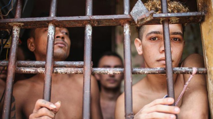В Бразилии из тюрьмы сбежали более 200 заключенных