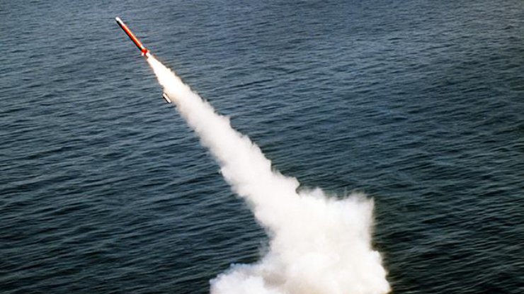 Северная Корея выпустила в море три баллистические ракеты (фото life.ru)