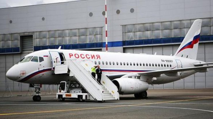 Самолет с российскими дипломатами, высланными американской администрацией из США, вылетел из Вашингтона