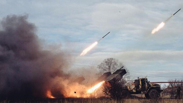 На Донбассе боевики ударили из "Градов" по Сизому