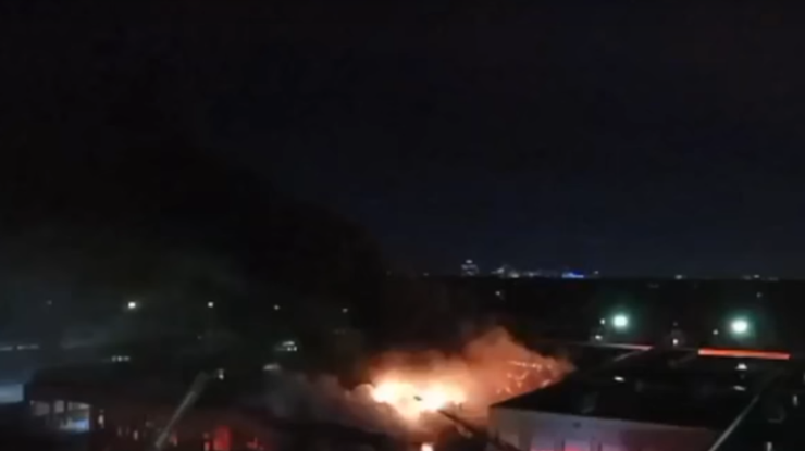 В США сгорел автобусный парк. Фото: кадр из видео