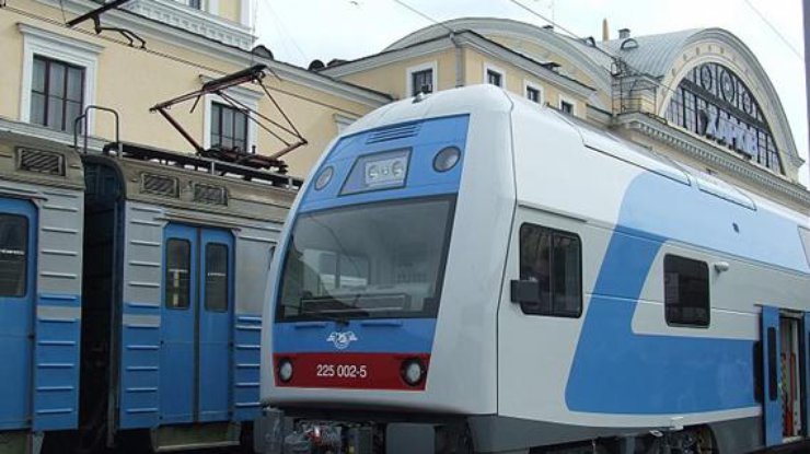 В Харьковской области поезд сообщением "Харьков - Киев" насмерть сбил 38-летнего мужчину