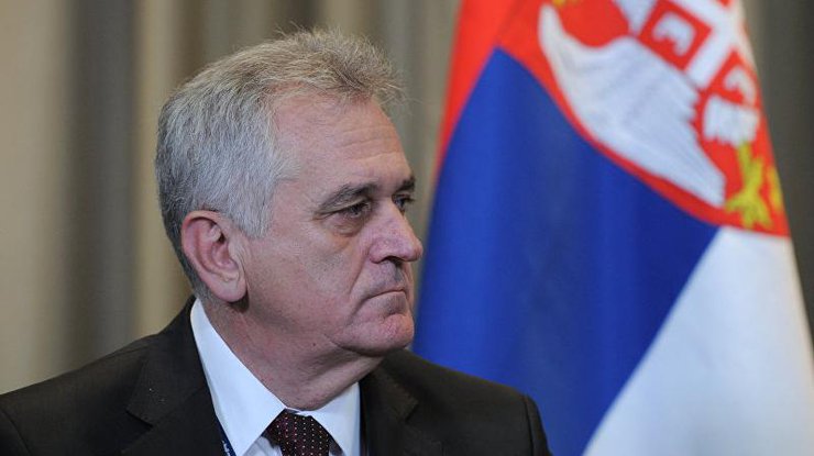 Президент Сербии угрожает отправить армию в Косово