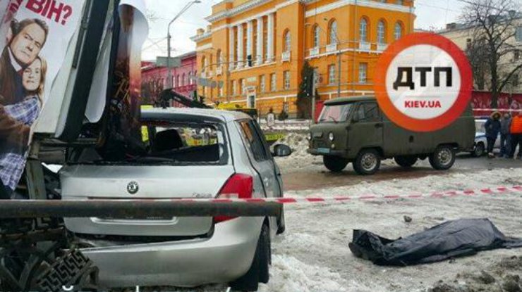 В результате ДТП погибла девушка. Фото: dtp.kiev.ua.