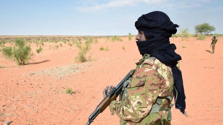 Число жертв взрыва в военном лагере в Мали увеличилось 