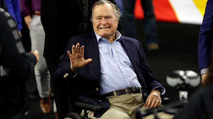 Джордж Буш-старший попал в реанимацию из-за пневмонии