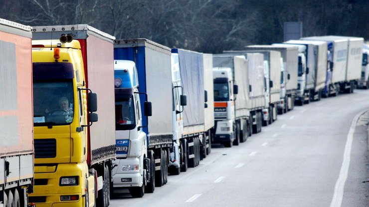 На границе с Польшей очереди из тысячи автомобилей 