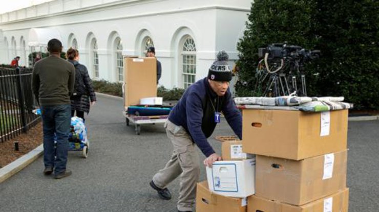 Вещи Обамы вывезли из Белого дома / Фото: AP