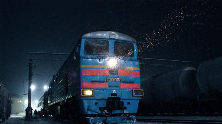 В Киеве поезд насмерть сбил молодого парня 