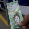 В Венесуэле ввели вертикальные банкноты 