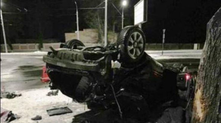Под Винницей авто на бешеной скорости разбилось об электроопору (фото: dtp.kiev.ua)