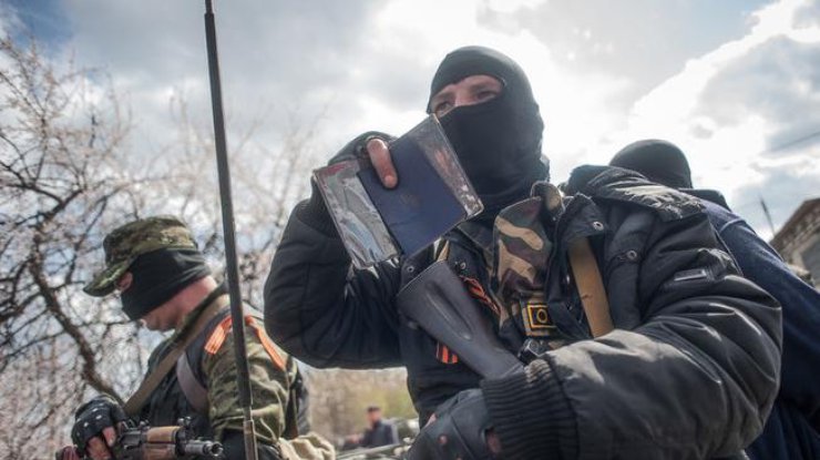 На Донбассе боевик взорвал мирных жителей 
