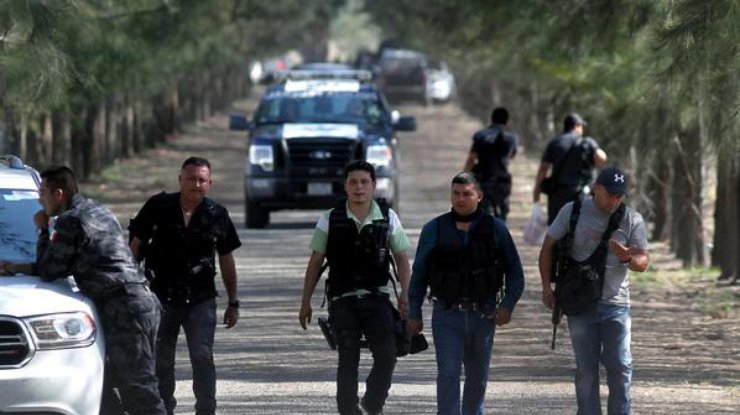 В Мексике протестующие заблокировали 15 автомобильных трасс 