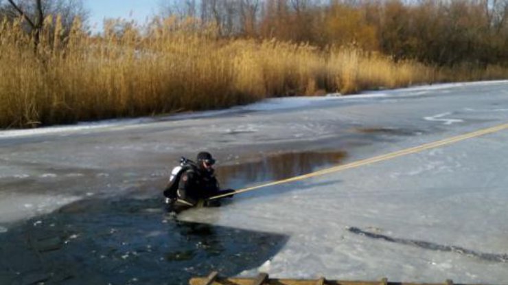 В Кировоградской области из-подо льда достали тело женщины
