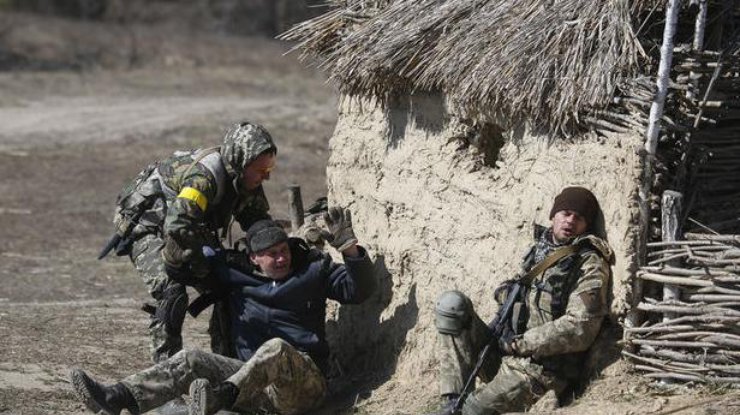 В зоне АТО сегодня ранены двое украинских военных