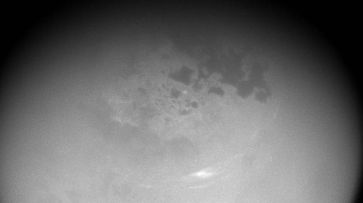  NASA показало фото облаков на спутнике Сатурна