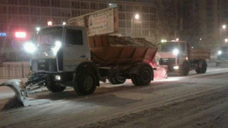 Снегопад в Украине: в Киеве коммунальщики работают в усиленном режиме 