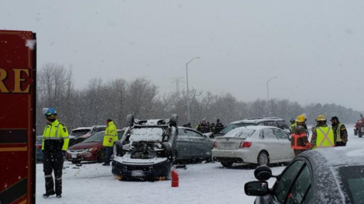 В Канаде столкнулись более 100 автомобилей