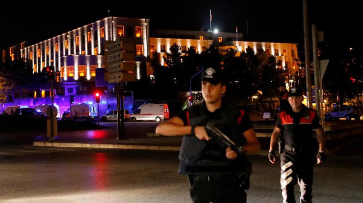 В Турции за приверженность к Гюлену уволены 350 дипломатов