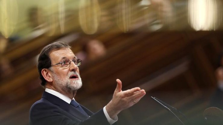 Согласно требованиям Рахоя, премьер Каталонии Карлес Пучдемон должен официально прояснить, провозгласил ли он независимость в речи вечером 10 октября