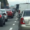 Проломленный асфальт и брошенная техника: как в Киеве "ремонтируют" дороги (фото)