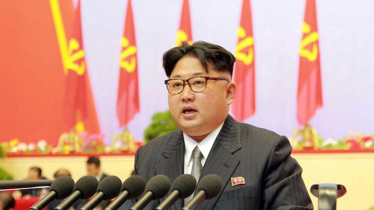 "Такой шантаж Японии провоцирует напряжение на Корейском полуострове и является самоубийством", - заявил лидер КНДР
