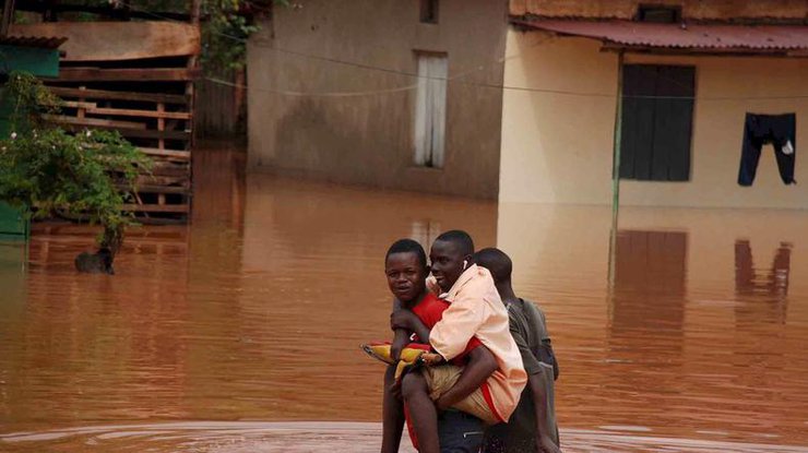 В Уганде из-за мощных наводнений и оползней погибли люди 