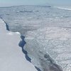 NASA показало аэроснимки гигантского айсберга Антарктиды (фото) 